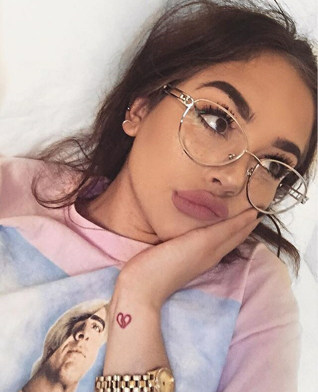 صور بنات لابسات نظارات خلفيات بنات بنظارات Girls glasses صور بنات لابسات نظارات خلفيات بنات بنظارات Girls glasses