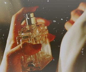 تفسير زجاجة العطر في المنام، معنى زجاجة العطر في الحلم