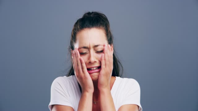 تفسير البكاء على الميت في المنام لابن سيرين