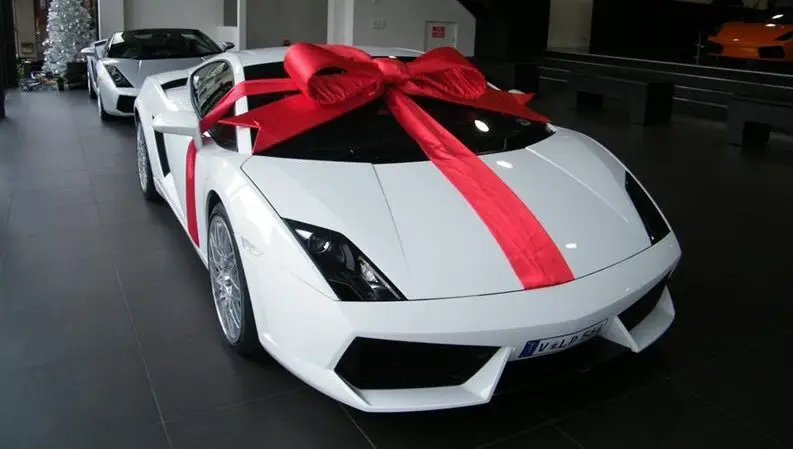 تفسير سيارة هدية في الحلم رؤية الهديه سيارة في المنام