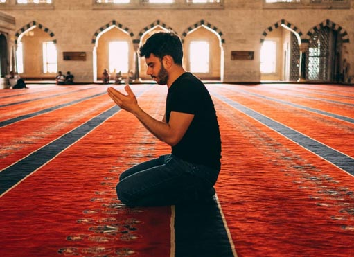 تفسير حلم الجلوس في المسجد في المنام لابن سيرين